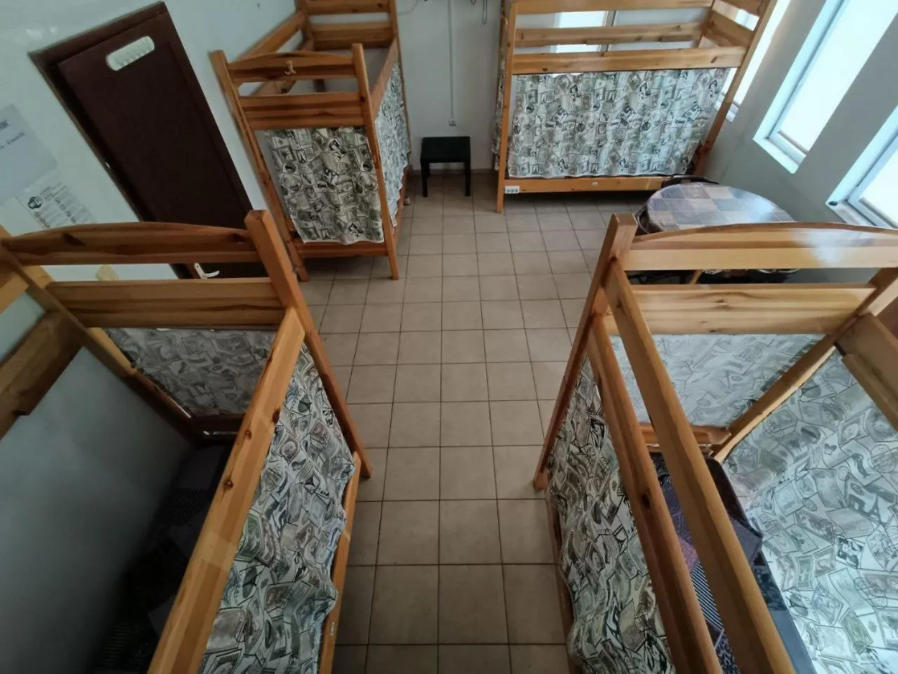 10 Coins Hostel & Tours София