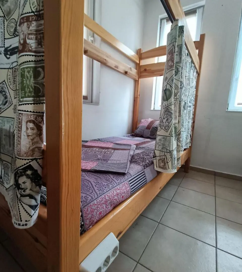 10 Coins Hostel & Tours София