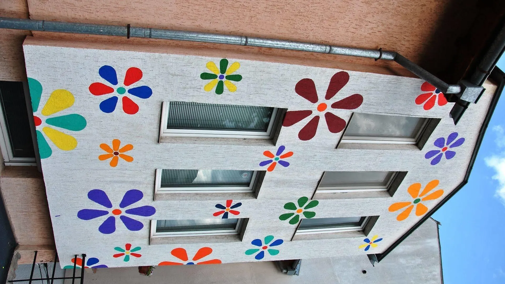 10 Coins Hostel & Tours София