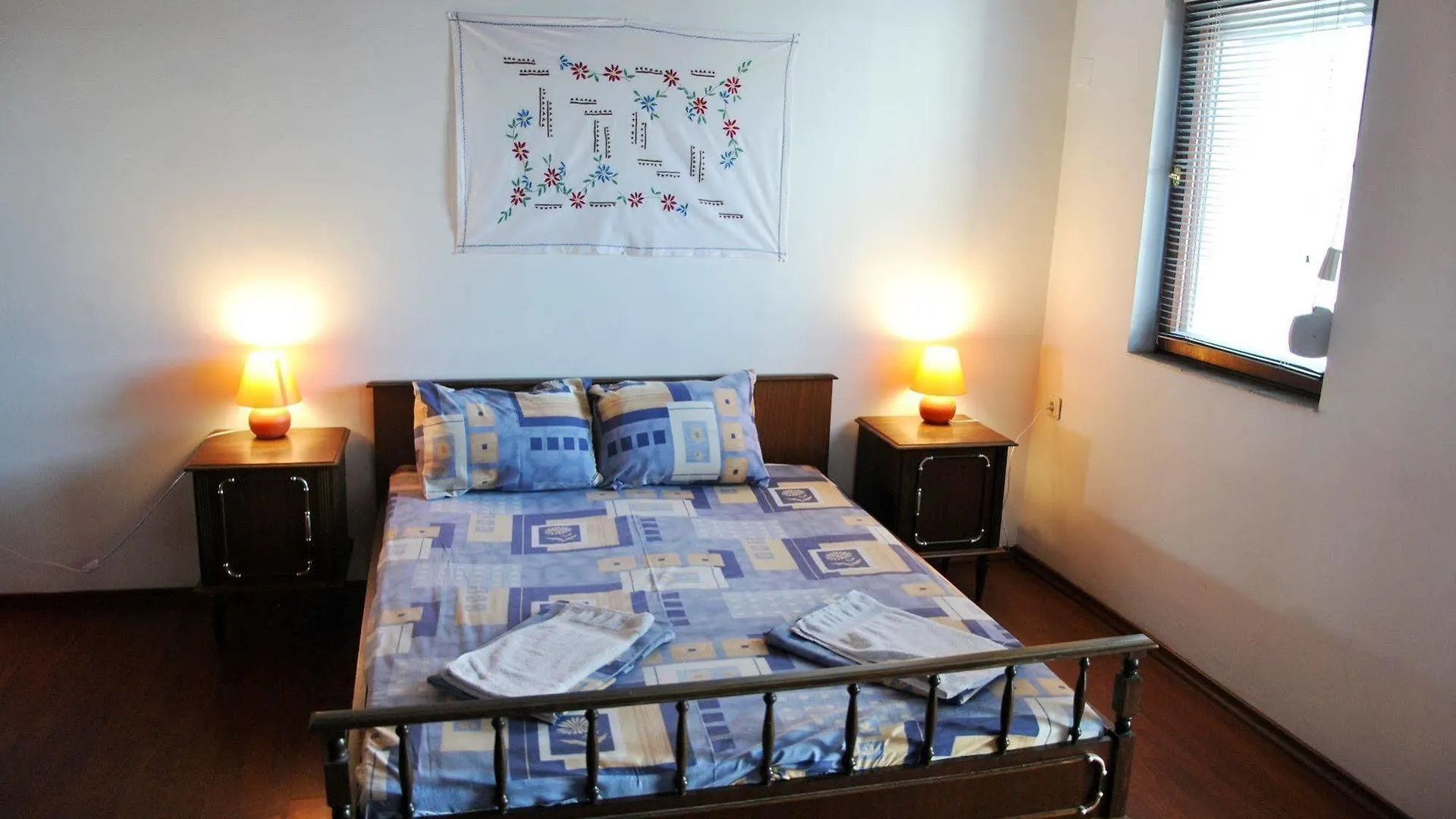 10 Coins Hostel & Tours София