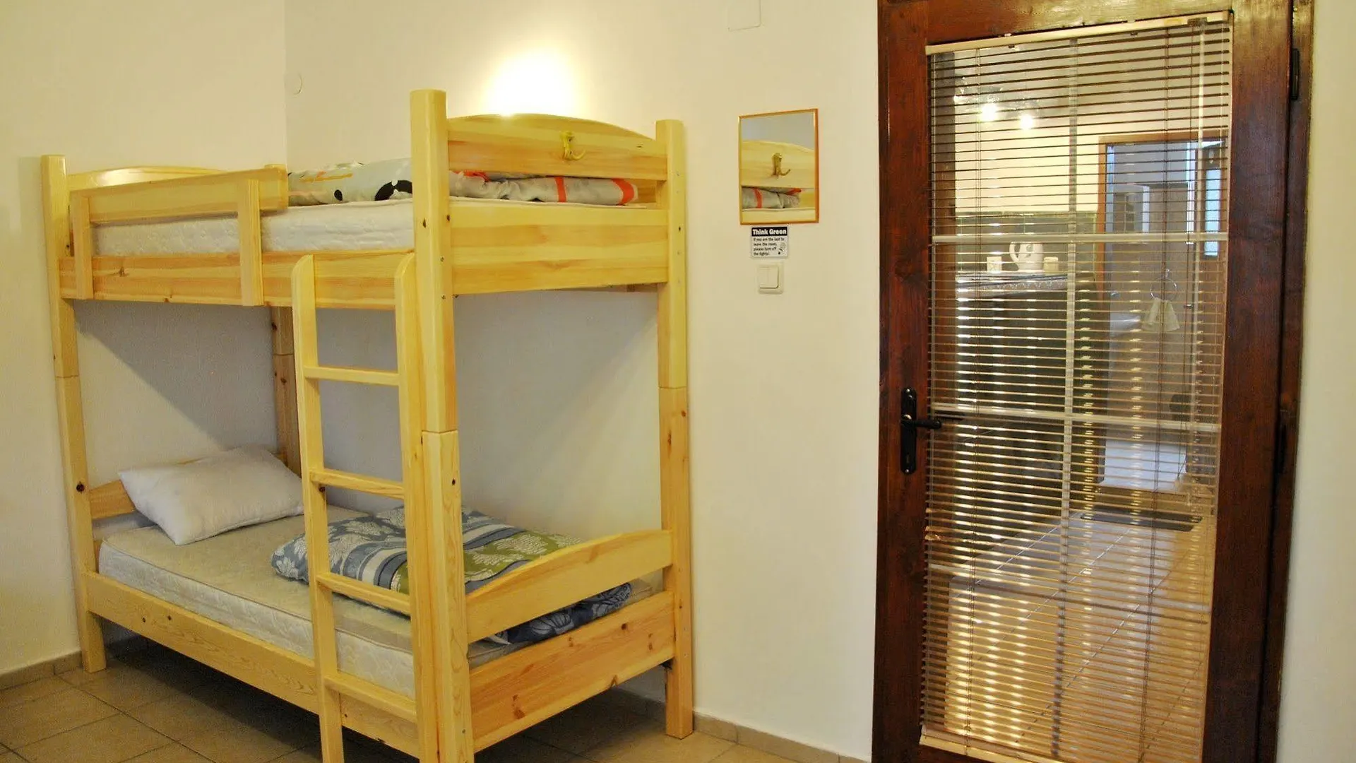 10 Coins Hostel & Tours София