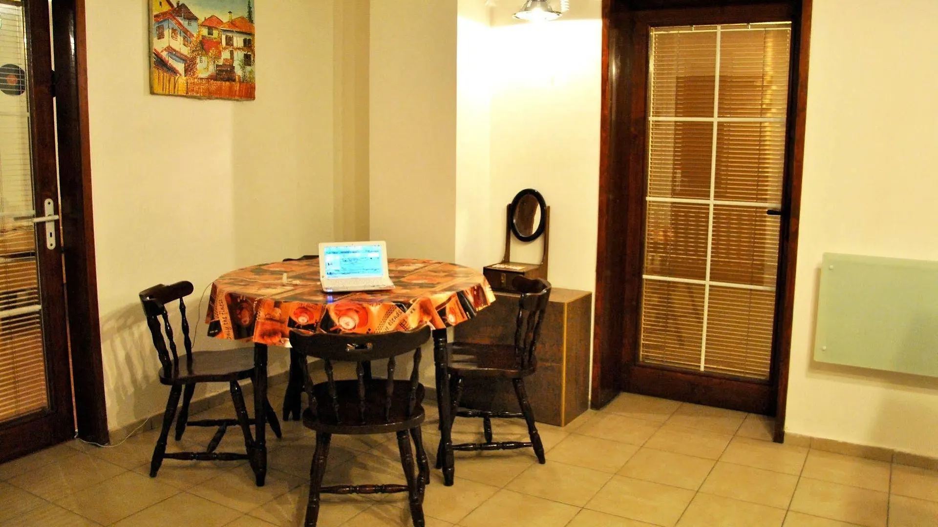10 Coins Hostel & Tours София